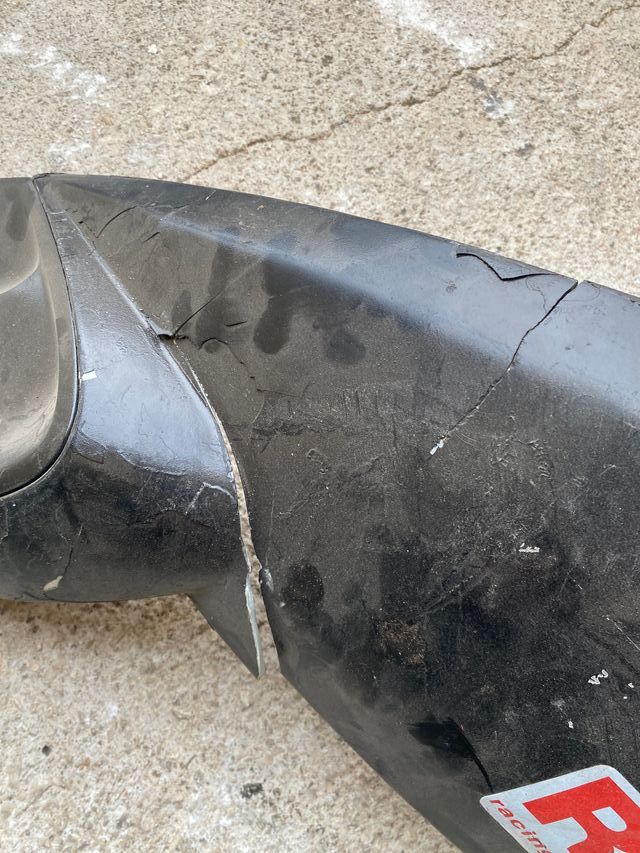 Chapas laterales de Piaggio nrg