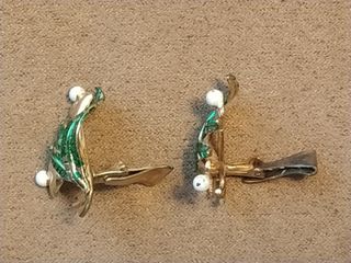 Pendientes antiguos pintados