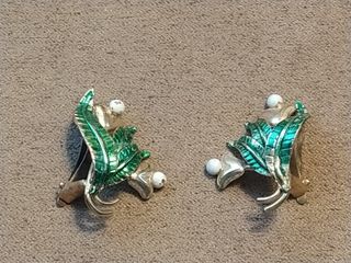 Pendientes antiguos pintados