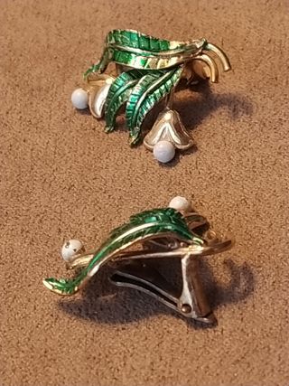 Pendientes antiguos pintados