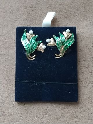 Pendientes antiguos pintados