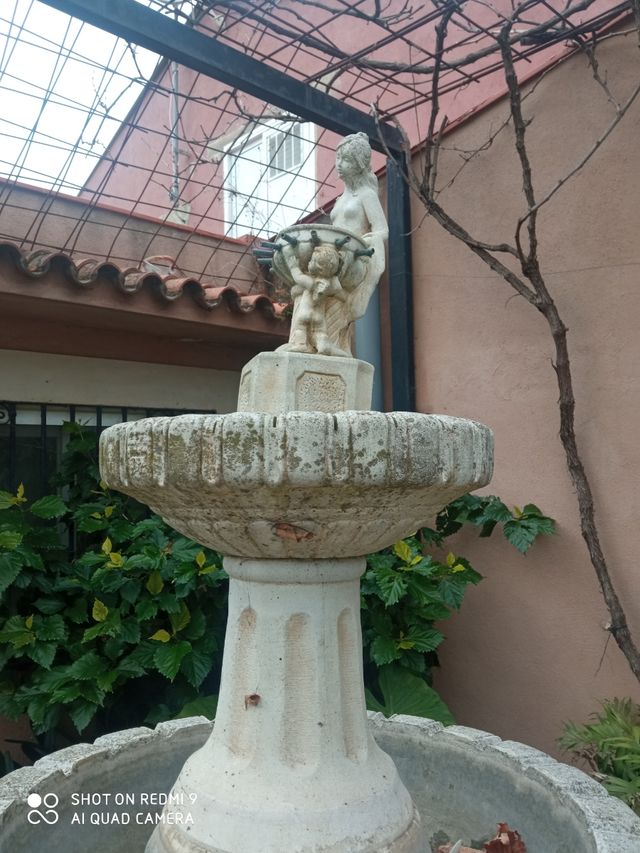 Fuente de piedra artificial