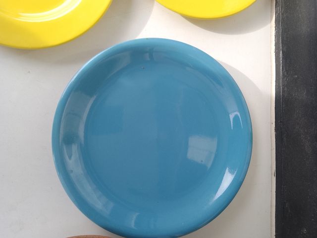 5 PLATOS AMARILLOS Y AZULES PORCELANA
