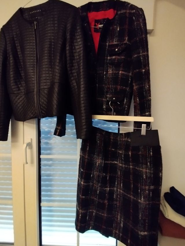 Muy buena oportunidad bajada de precio,2 trajes ju