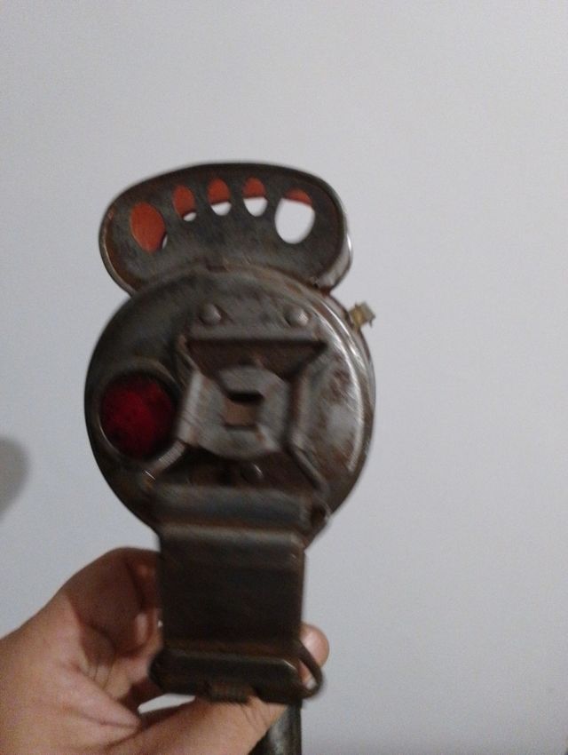 Fanale posteriore per auto Supra Luxor antico