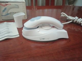 Plancha compacta de vapor de viaje CLATR