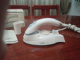 Plancha compacta de vapor de viaje CLATR