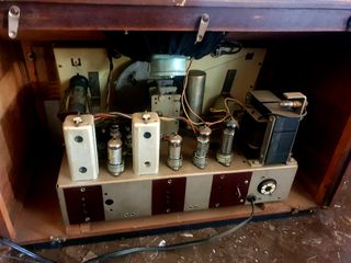 Radio de válvulas antigua grande (leer bien)