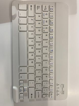 iPad 2 con funda y teclado