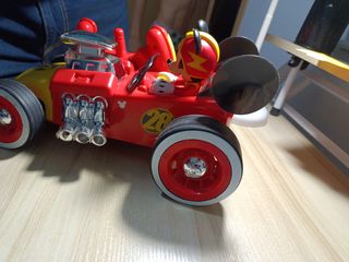 Cochecoche teledirigido de Mickey mouse