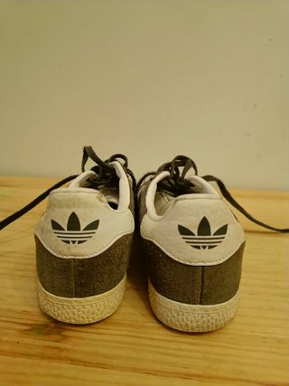 Adidas Gazelle gris oscuro