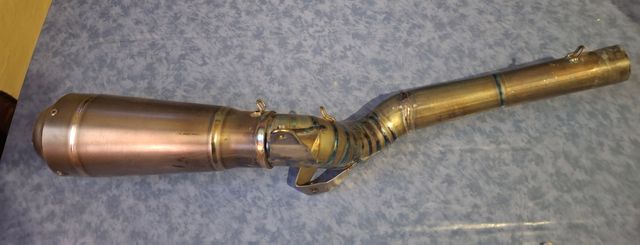 Silencioso moto3 titano