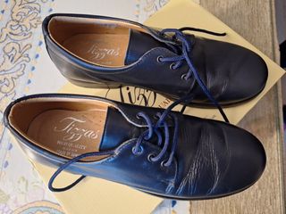 VENDO DOS PARES DE ZAPATOS DE COMUNIÓN PARA NIÑOS