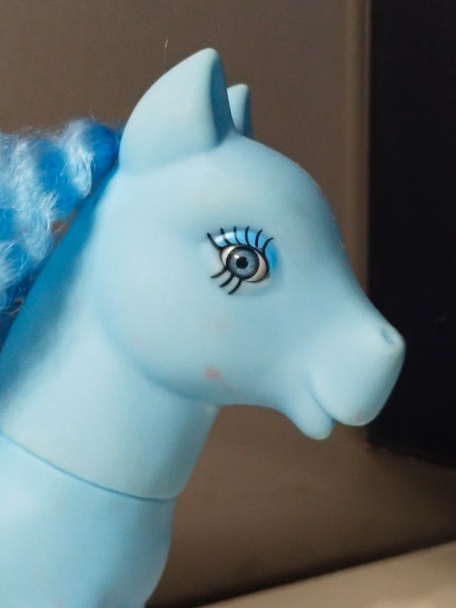 Pony grande azul