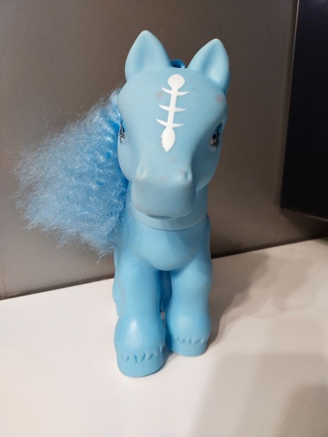 Pony grande azul