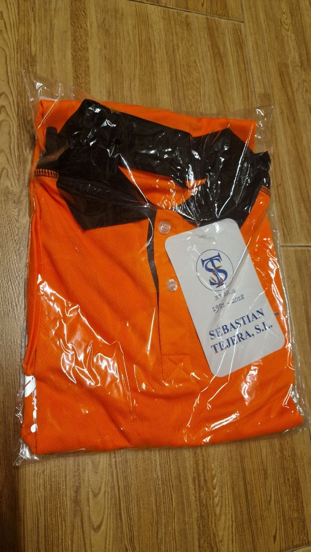 POLO MANGA CORTA REFLECTANTE.