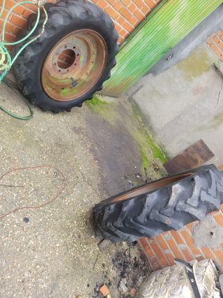 Ruedas tractor antiguas