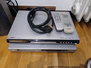 2 reproductores dvds Philips y Lm