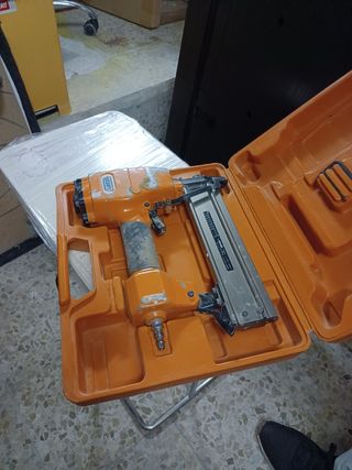 Pistola de clavos de acero 