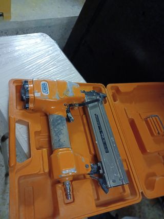 Pistola de clavos de acero 