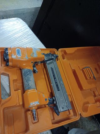Pistola de clavos de acero 