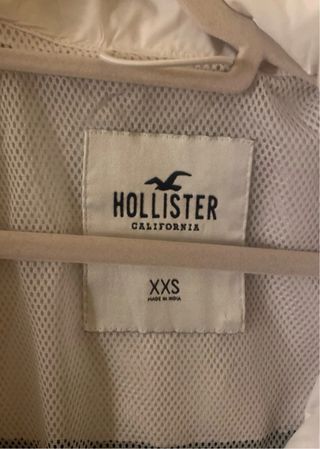 Chaqueta Hollister blanca y azul