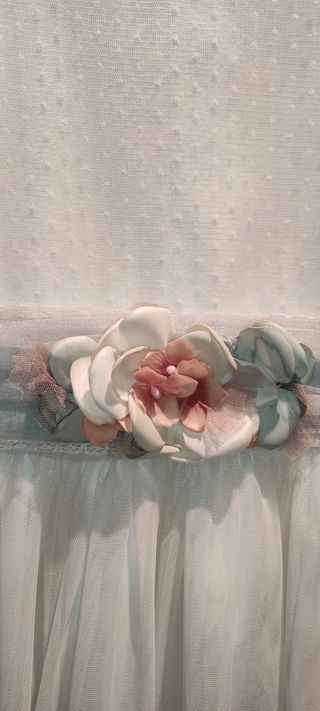 Vestido de comunión con cancán y corona