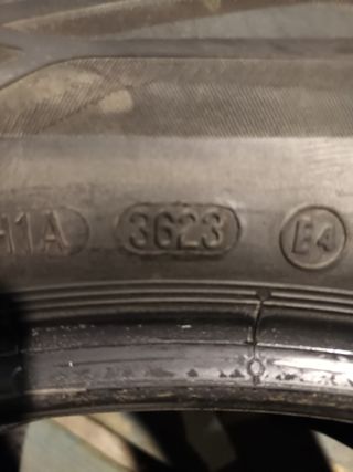 235/55R19 Continental