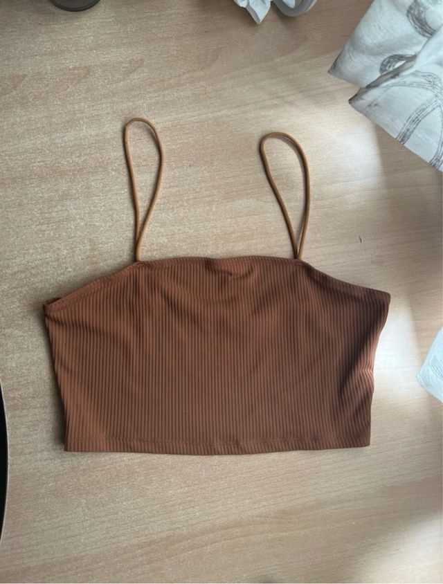 Top tirantes marrón