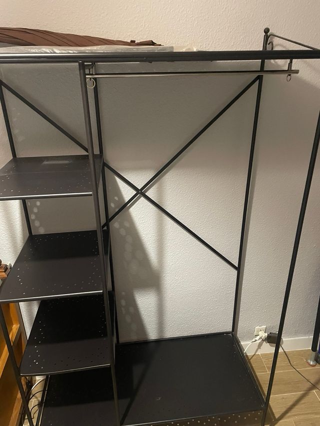 Armario perchero metal