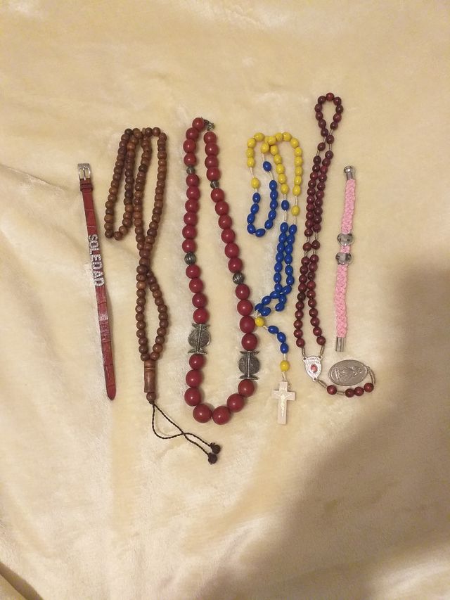 Lote de Rosarios y más