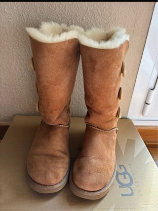 UGG