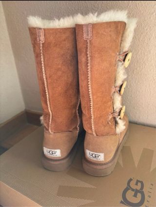 UGG