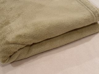 Manta de 132 x 168 cms muy suave y caliente