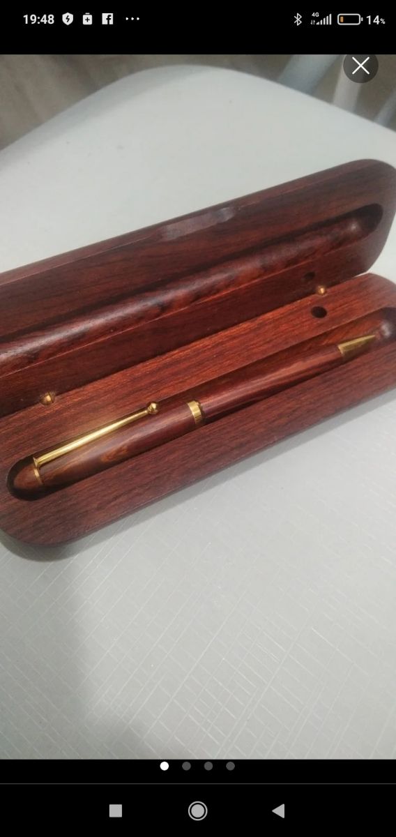 Boligrafo de madera en estuche