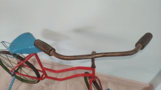 Bicicleta muy antigua de niño