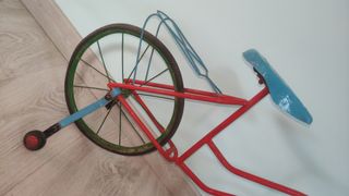 Bicicleta muy antigua de niño