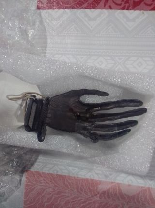 Ebilla de cinturón forma de mano 