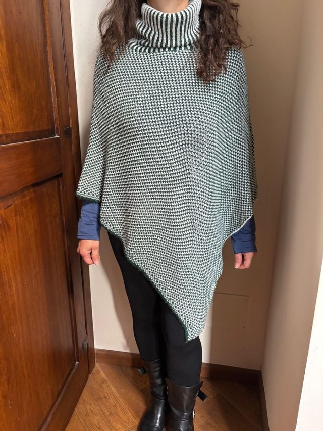 Poncho verde e bianco