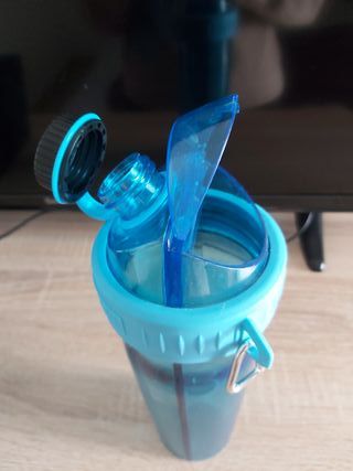 Garrafa para comida e água