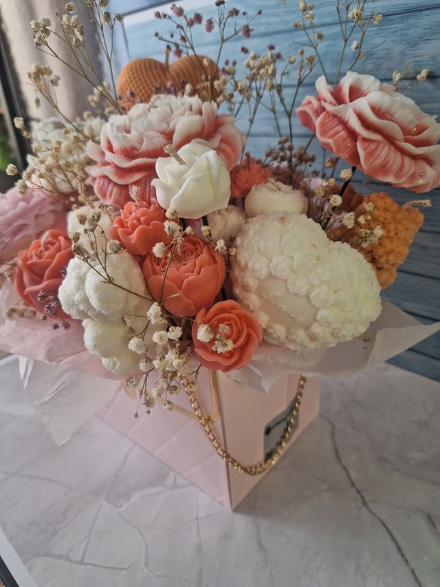 Arreglo floral velas aromáticas