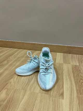Yeezy 350 V2 Cloud