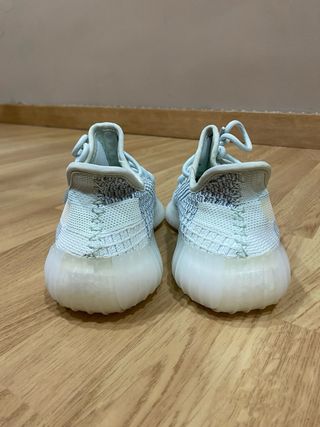 Yeezy 350 V2 Cloud
