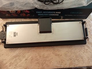 Plancha de asar eléctrica 2400 W.

