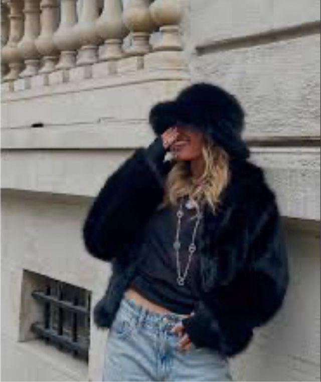 Gorro efecto pelo negro Zara