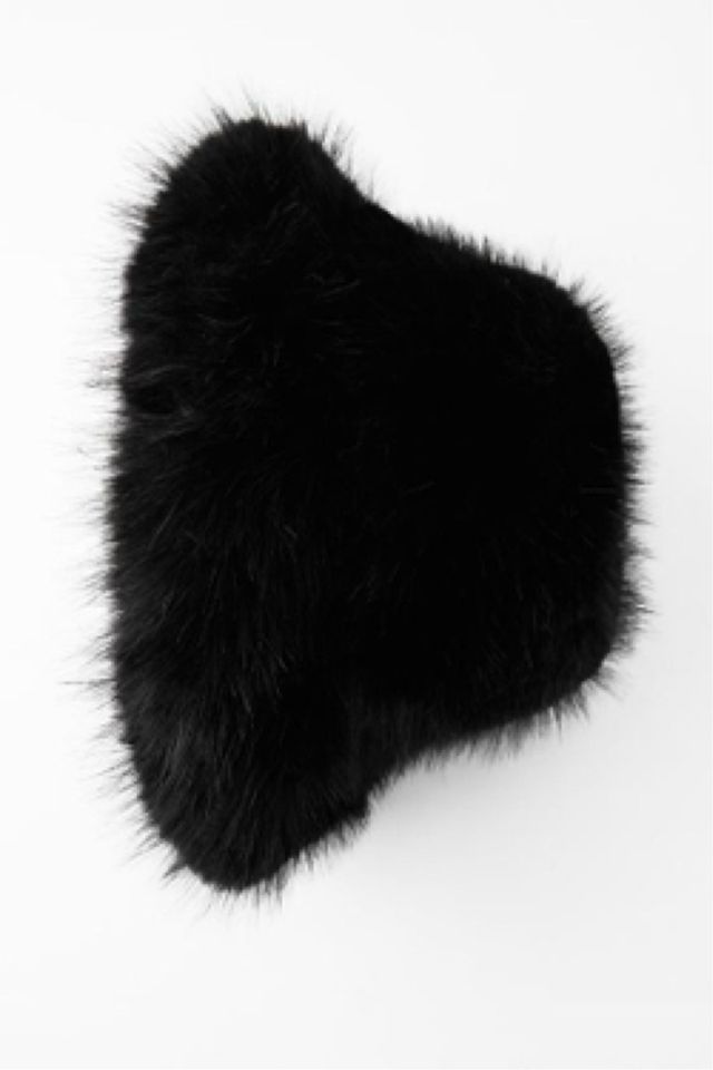 Gorro efecto pelo negro Zara