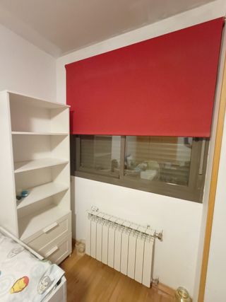 Estor rojo opaco.