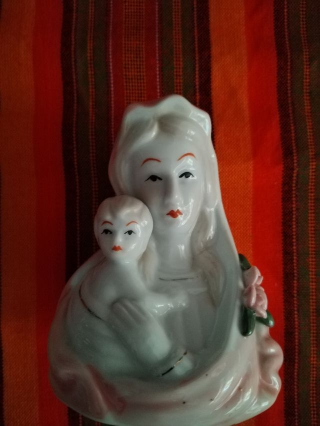 Busto de virgen con niño