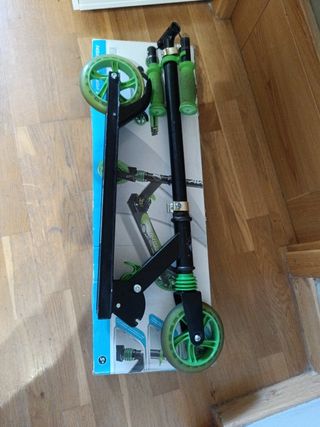 Patinete scooter marca Avigo