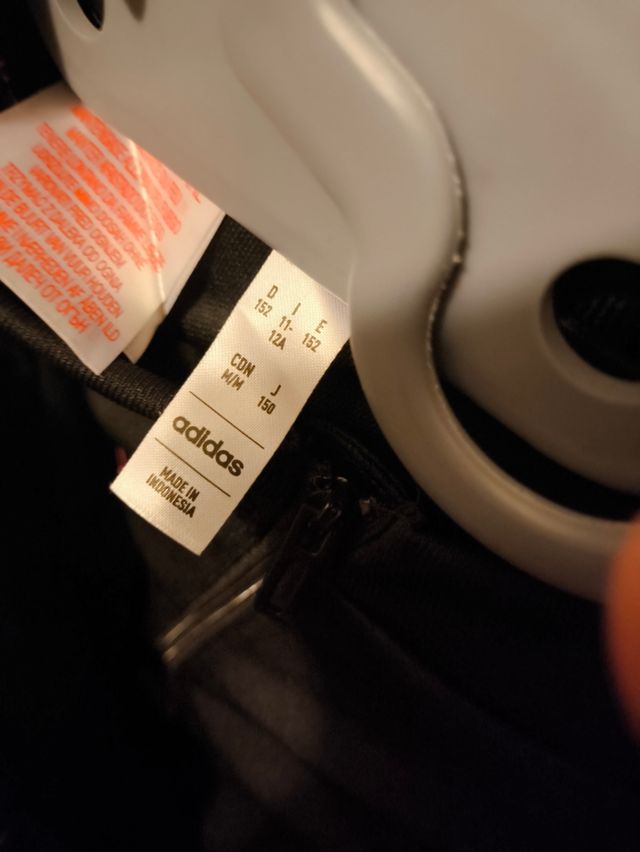 Chándal adidas. Son dos